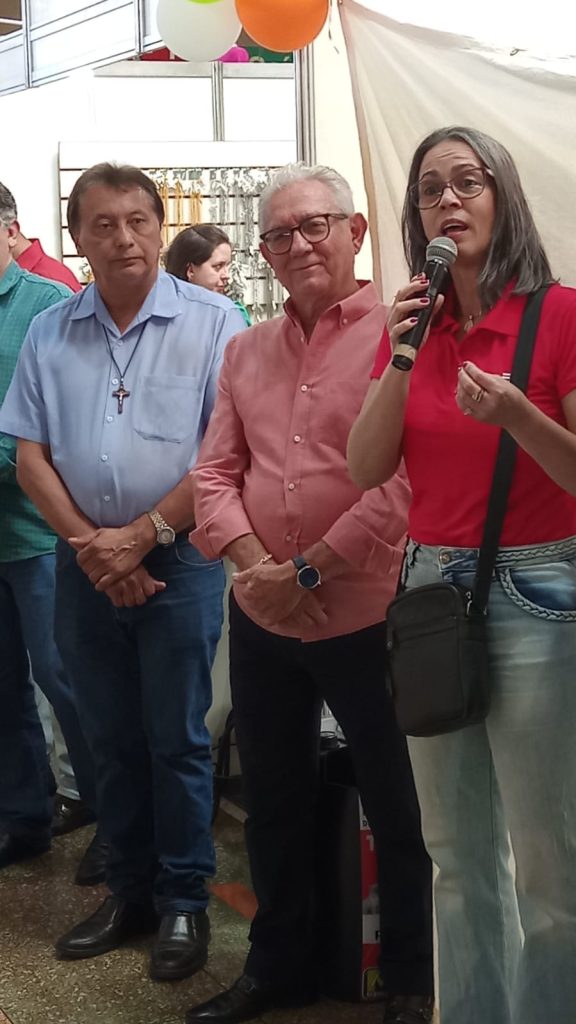 Padre Osvaldo representa a prefeitura, Ivo Pinfildi o Sincomércio e Eloá representante do SEBRAE